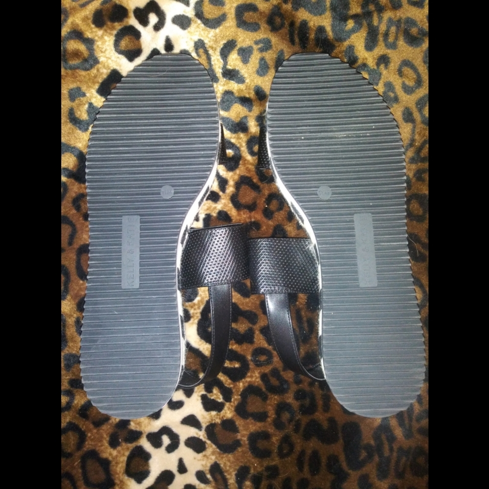 Kelly and Katie Black Sandals - Picture 8 of 10